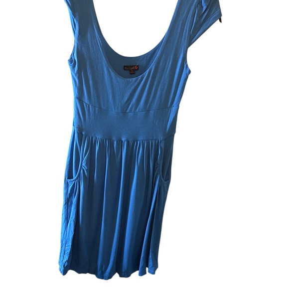 Guess Dress Blue Womens Sz Small Cap Sleeves Soft Comfortable Midi Scooped Neck - Picture 1 of 5